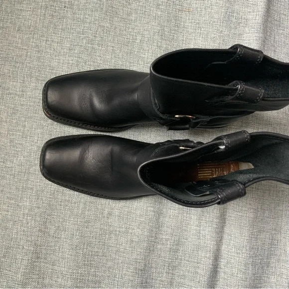 Frye 8r Harness boot in black. Size 9.5 Women’s Boot size - Picture 6 of 12